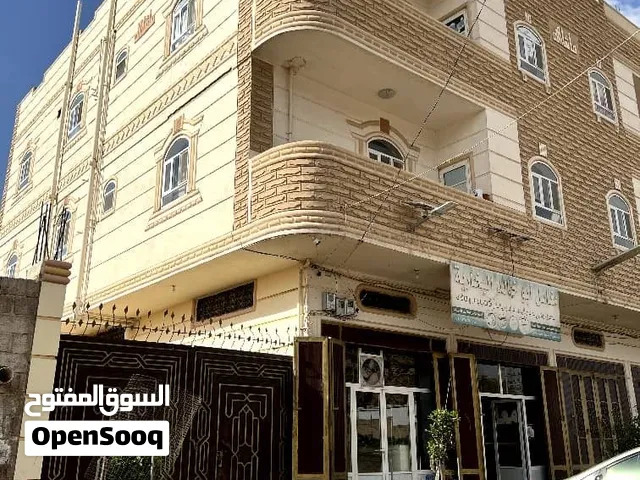 عمارة ثلاثة أدوار مع ديوان خارجي وملاحق للبيع