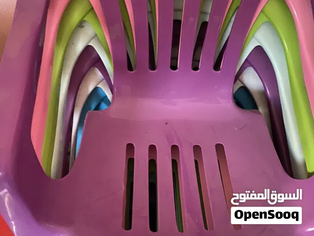 كراسي منوعه الالوان حجم صغير مناسب للاطفال