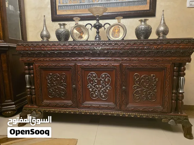 للبيع بوفيه خشب بكستاني محفور يدويًا – تحفة فخمة وأصيلة** مع اللوحة ورق بوردا مصري اصلي