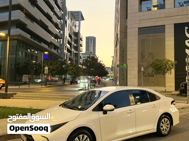 تويوتا كورولا بنزين موديل 2022  وارد خليجي فحص كااامل 7 جيد  اقتصادية جداا للبيع بسعر مغري جدا