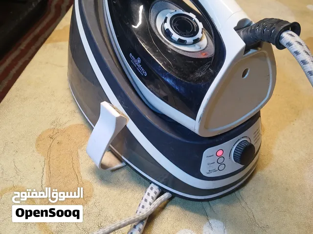مكواة بخار نظيف