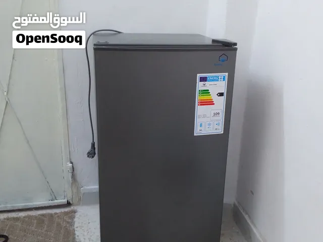 ثلاجه صغيره Home electric  model:DC903 السعة: 109 kg تحتوي على فريزر صغير في الاعلى وثلاجه من الاسفل