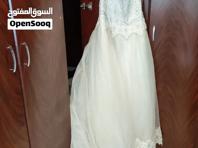 فستان زفاف مستعمل
