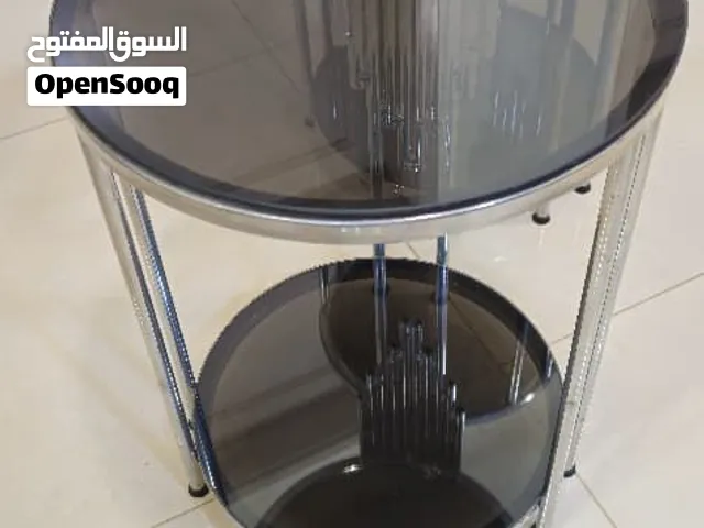 طاولات زجاج وقاعدة حديد قوي جداً