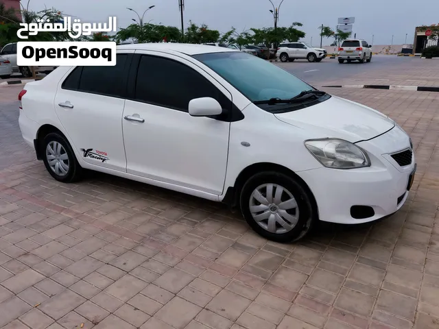للبيع تويوتا ياريس 1.3خليجي وكالة عمان الصنع والطراز 2013، نظافة ممتازة بحالة الوكالة ماشي 135ألف كم