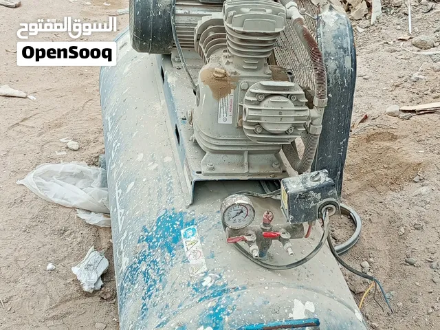 كمبريسر حجم 300مامشتغل شلع بس انترك بالموقع بشركع وصارت عليع هاي الاوصاخ وللمعلومه انكسرت البلي