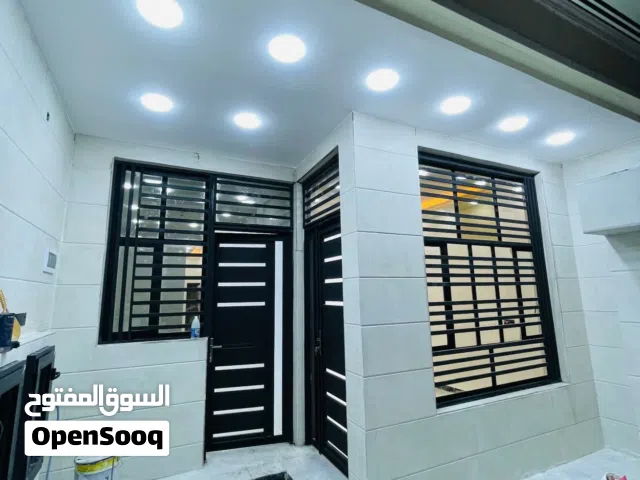 بيت في الامن الداخلي غير مسكون بناء مودرن طابقين موقع سكني ممتاز.