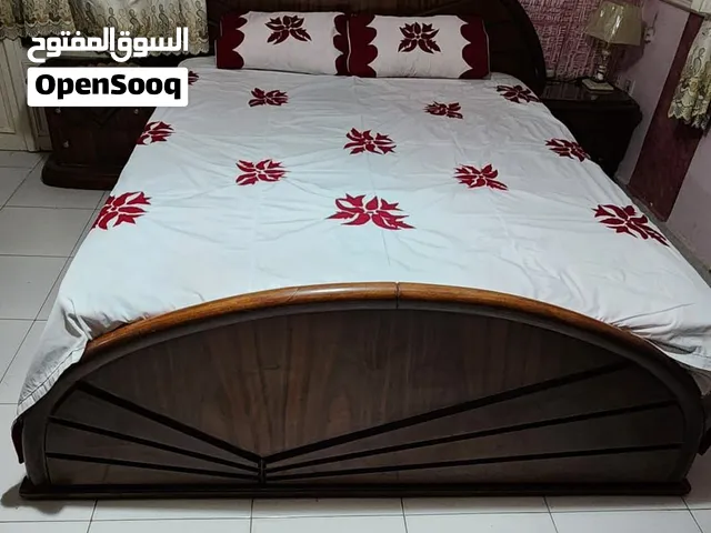 غرفة نوم كاملة خشب – سرير + دولاب 6 ضلف + تسريحة + 3 كومود