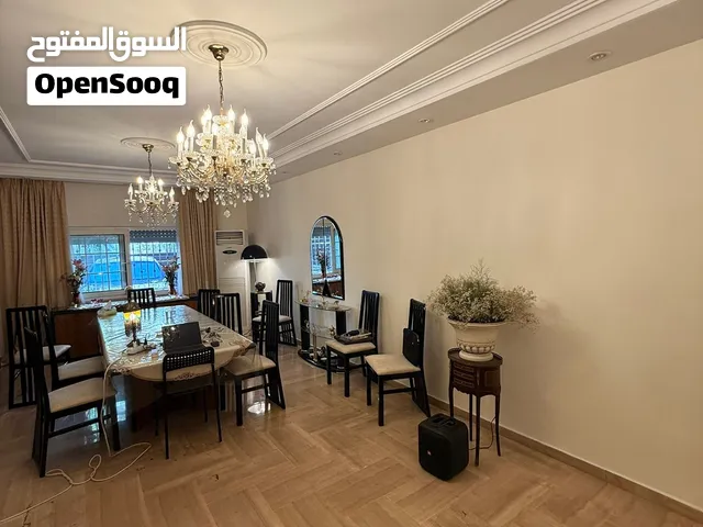 فيلا متلاصقة للبيع بسعر 220 الف بالقرب من المدارس الإنجليزية