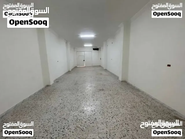 عدد 2 مخازن مكان حيوي في الحي الجامعي جامعة طرابلس بقرب من طريق الخدمات جامعة طرابلس