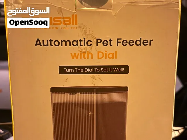موزع طعام للقط والكلاب