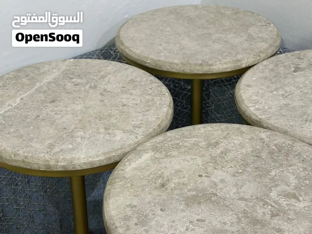 للبيع طاولات 5 حبات وحده كبيره اربعه صغار