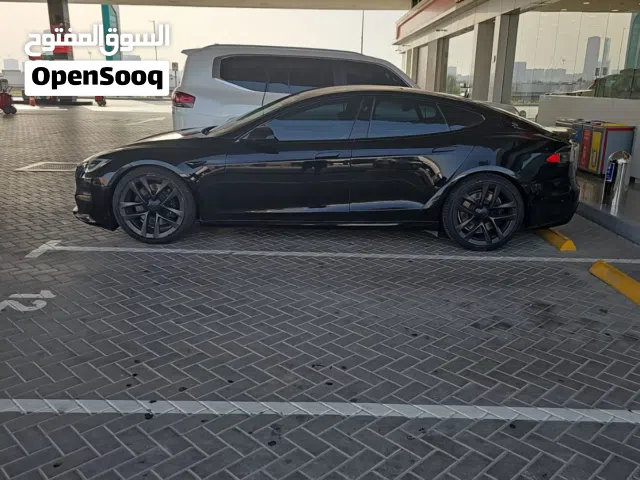 Tesla model S plaid 1,050 lb-ft Torque Acceleration: 0-100 km/h in under 2 seconds Top Speed: 320 km