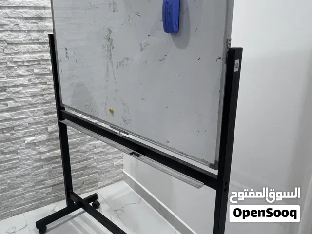 سبورت تعليميه متحركه حجم ممتاز ماركة ماعرفها  الحجم معقول ربع سبوره العاديه  نظيفه  اتجاهين