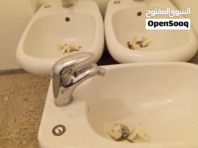 شطافات إيطالية  أصلية جديدة مع حوض إماراتي ماركة RAK مواصفات أوروبية – لم تُستخدم نهائيًا بسعر لقطة