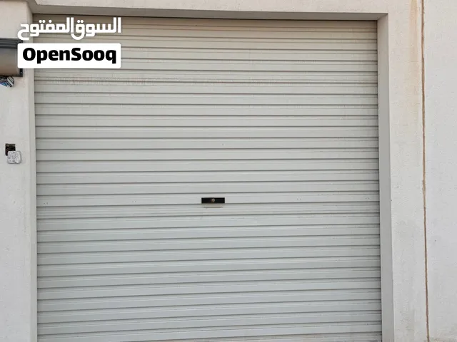 باب جراج غير مستعمل