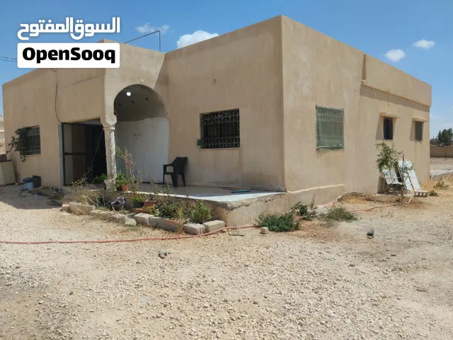 ارض للبيع مع بيتين منفصلين .ومحلات عدد 2