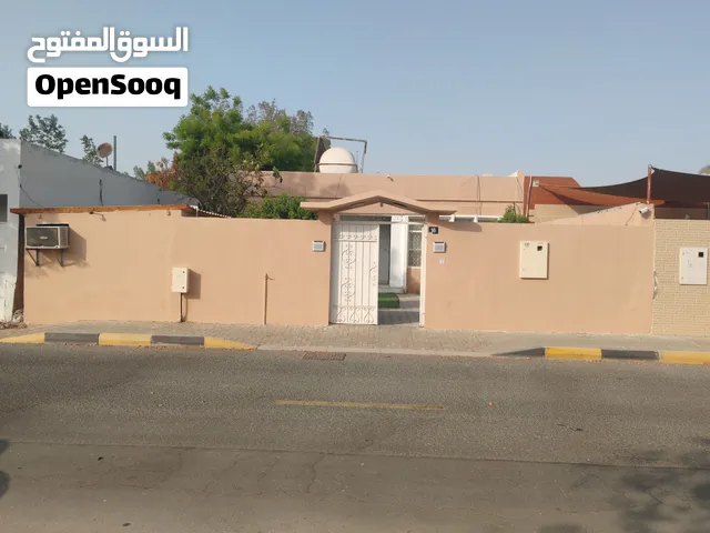 قرب نادي الشعب مكيفات متوفره خالي غير مؤجر AC available good location