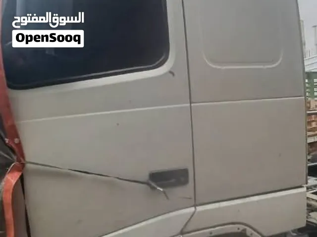 دمعه عادي نضيف صدمو بها في الرصيف والكمبه حجم 460...2004.. الماني