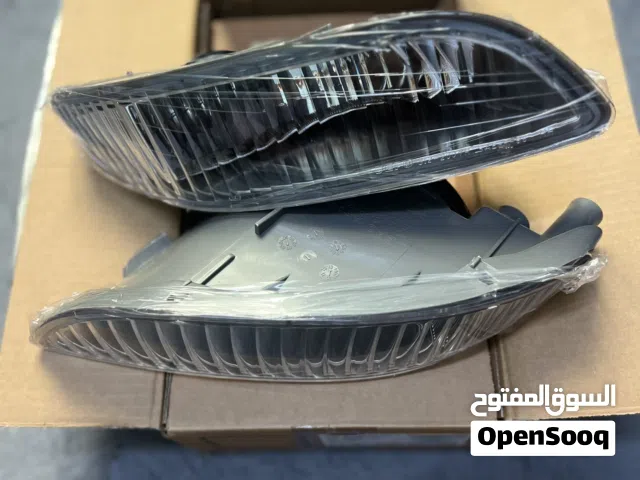للبيع كشافات افالون من موديل2002/2000