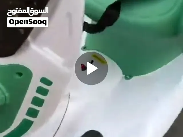 *سكوتر/سيارة كهربائية للأطفال مزودة بجهاز فقاعات (ويعرف أيضاً في وسائل التواصل بـ سكوتر الترند