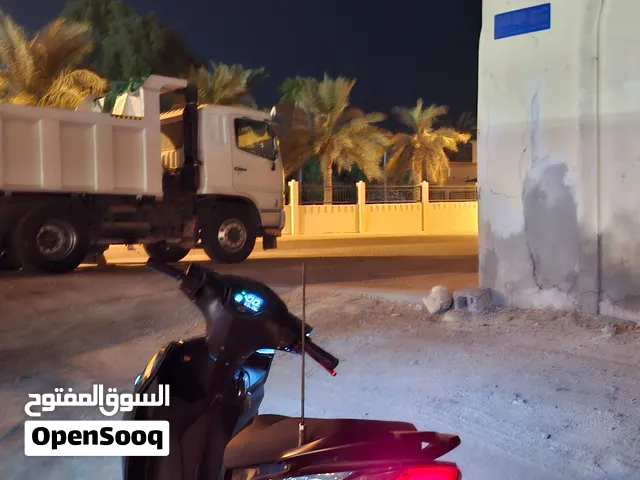 سكوتر كهربائي بطاريته ممتازه سريع بريكات  ممتازه تواير توني مبدلهم مافيه ولا عيب