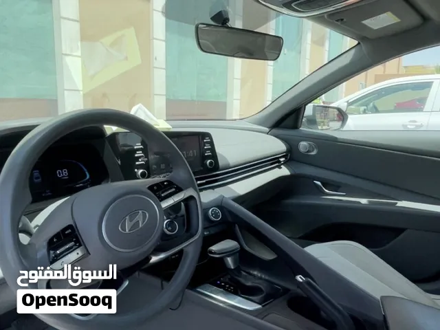 مندوب توصيل هدايا و كيك  النترا 2025 مكيفة بالكامل