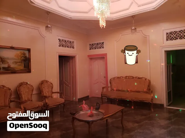 سبع لبن وثمن حر بدروم ودورين وملحقين اربعة مجالس عربي اربع صالات ثمان غرف نوم ثمانية حمامات اثنين بخ