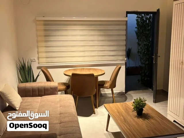 استوديو فاخر للايجار بالمصايف لشباب فقط مع او بدون حديقه باجره 1500 شيقل وشخصين مع حديقه 1800 ش