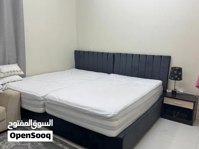 أسرة مع دوشك طبي
