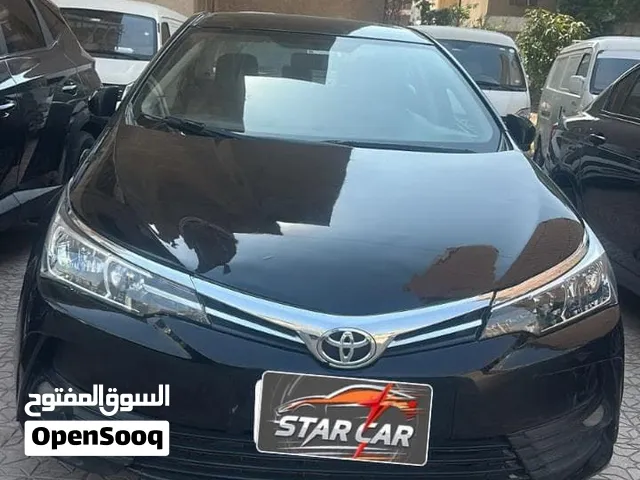 Sedan Toyota in Giza