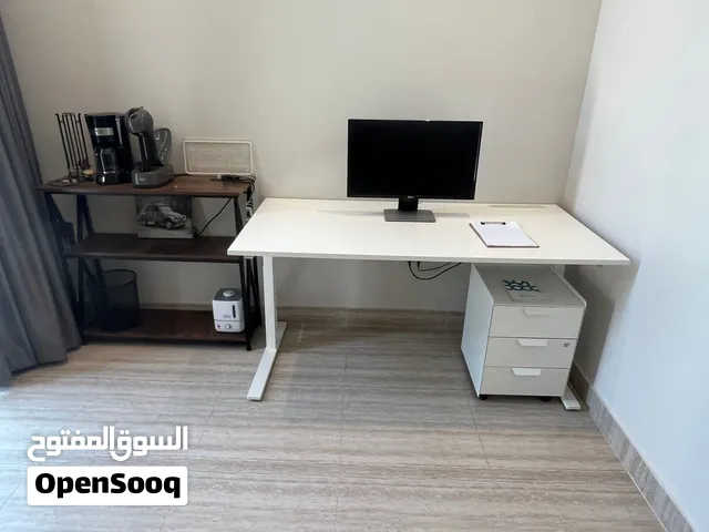 أثاث مكتبي فاخر مع كرسي مريح ومكتب 160 سم - استخدام شهر فقط