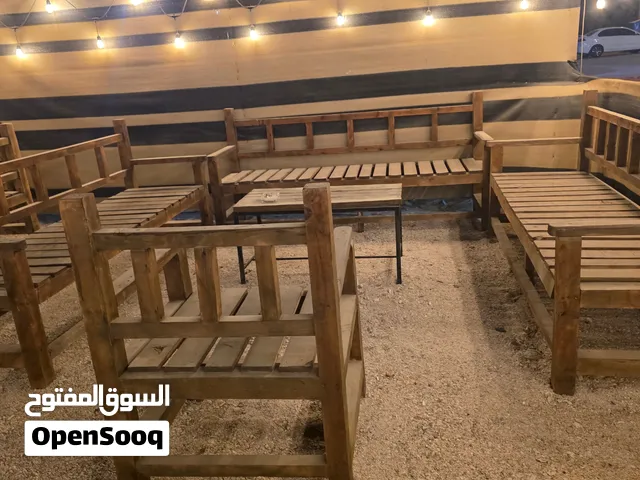 للبيع كراسي خشب واسعين وبسعر مناسب