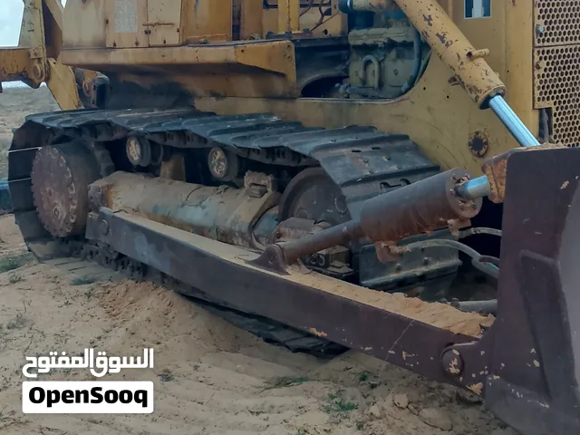 بلدوزر امريكي نوع انترناشيونال 20E موديل 1990..متوسط الحجم اكبر من D7واصغر من D8 جاهز للعمل.