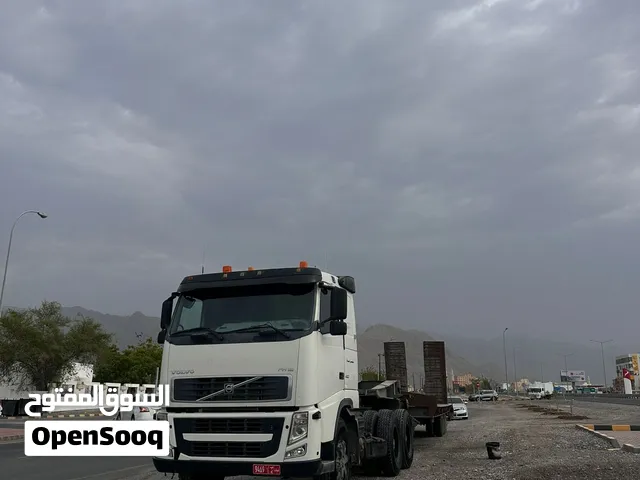 فولفو 2004 كسكويل خليجي جير عادي وكالة عمان المالك الاول. ممشى  500.000Km نظيف. لوبد الماني 3XL.