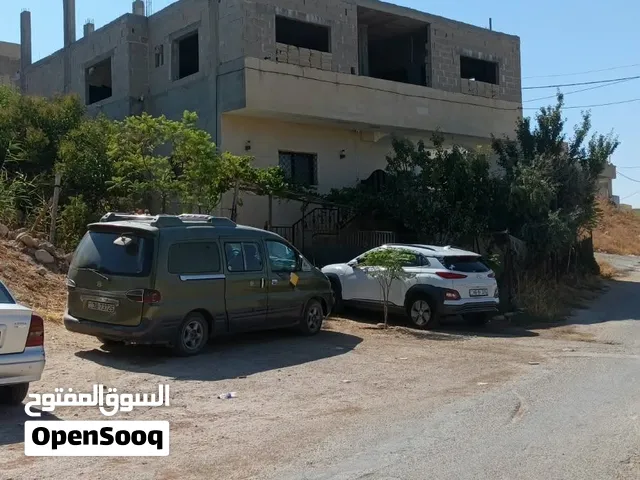 منزل للبيع  الموقع: ماعين – قرب دوار الغزلان، يبعد حوالي 300 متر للجهة الجنوبية، وقريب من الخدمات