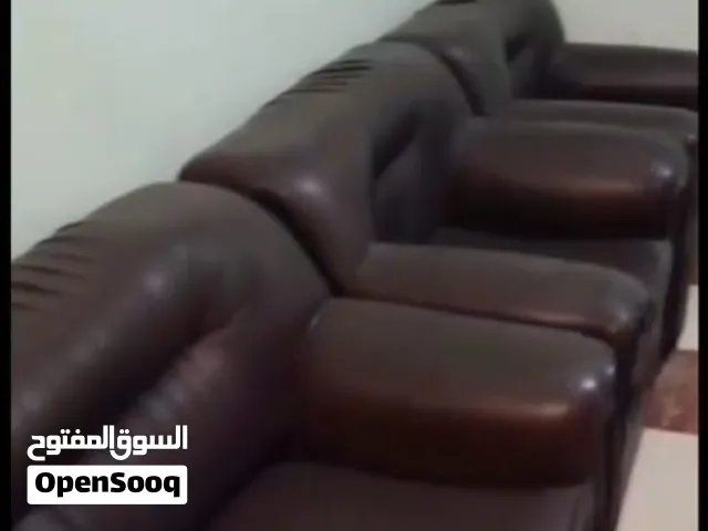 للبيع انتريه جلد مستورد كنبه و2 فوتيه استعمال خفيف