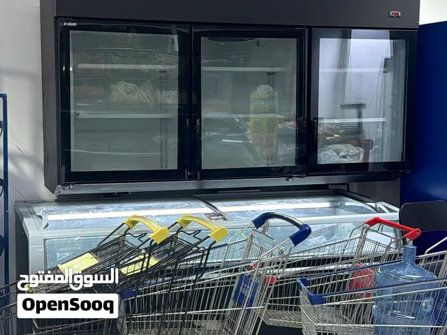 معدات سوبر ماركت مع مواد