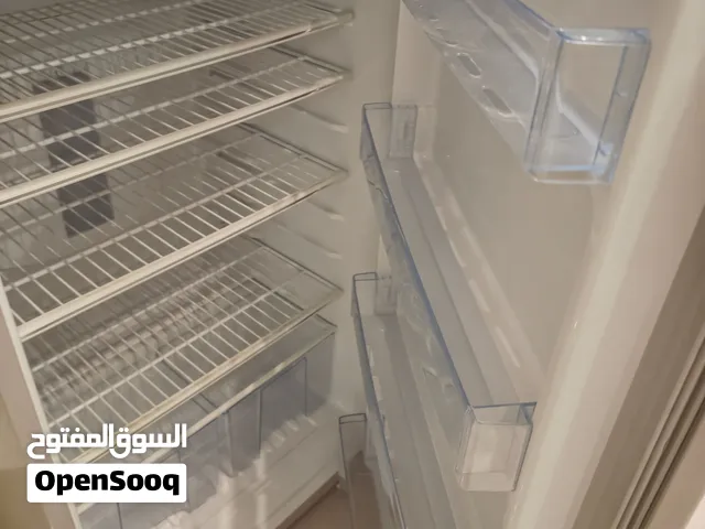ثلاجة كبيرة وطويله شبه جديدة للبيع