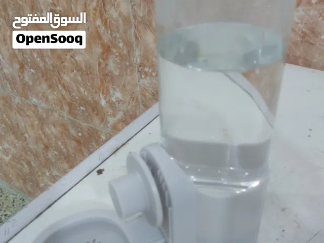 منهل ماء مع حافظه علف للطيور جديده وغير مستعمل تستخدم للطيور للحفاظ على نظافة  الماء والعلف