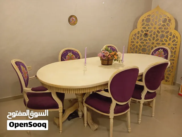 طاوله سفره شامل 6 كراسي حسب زان الجبيهه كلفه الشراء 600د سعر البيع 140  طولها 1،80 سم