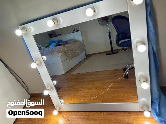 Hollywood vanity mirror without lightbulbs - مراية مكياج هوليوود بدون لمبات