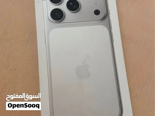 iPhone 17 pro Silver eSIM الجهاز جديد ب حالة الوكاله استخدام خفيف عدد الشحنات 10 كرتونه وشاحن