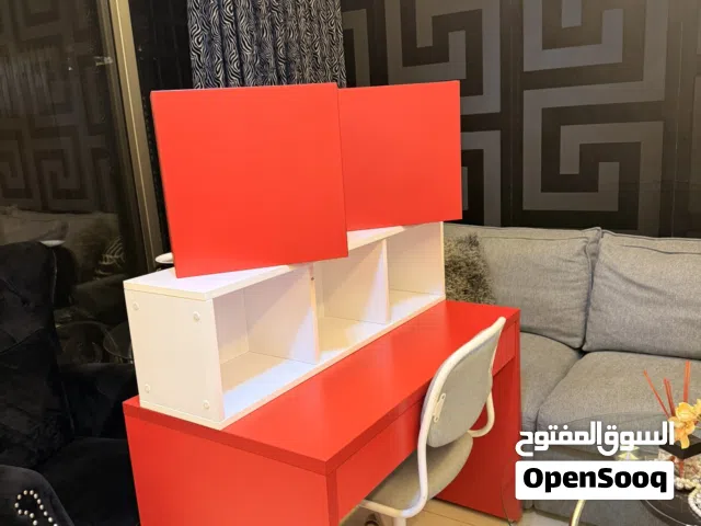 مكتب اطفال مع كرسي و بوكسات بحالة ممتازة جدا