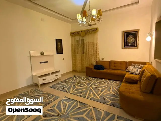 فيلا ارضية مفروشة في سوق الجمعه شارع الكنار  للايجار مكان جميل وهادي وقريب علي جميع الخدمات