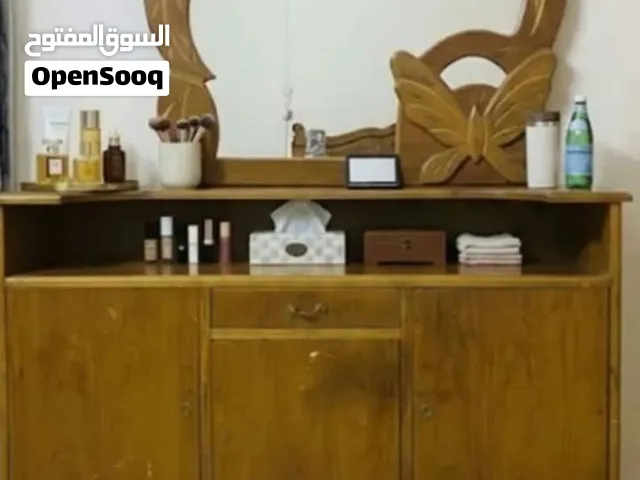للبيع تسريحة مرايا صاج اصلي نجاره مع مرايا كبيره