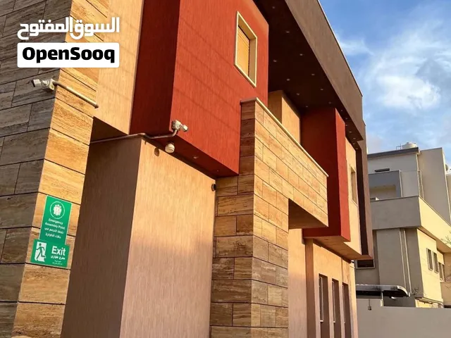 فيلا للايجار الخدامي او سكني في المشتل علي ألرئيس بي قرب من جزيره مشتل عين زاره