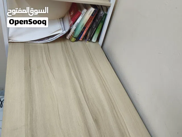طاولة مكتب للدراسة مع كرسي