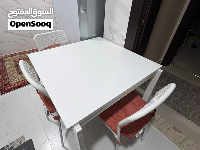 طاولة طعام
