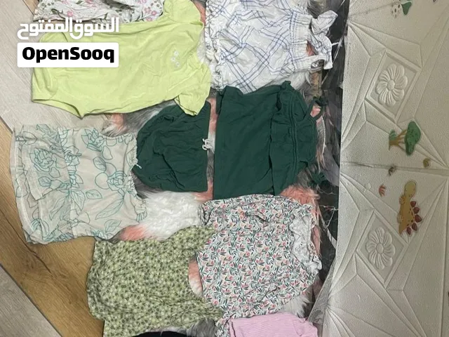 ملابس أطفال بنات اولاد مشكل اكثر من 80قطعة للبيع في ابو ظبي